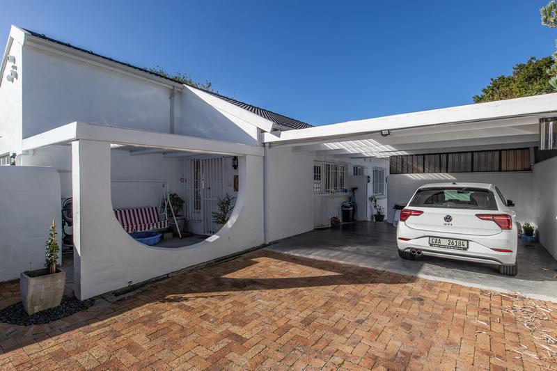 To Let 4 Bedroom Property for Rent in Constantia Western Cape
